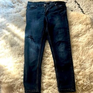 Skinny Zara black skinny jean. Size 32